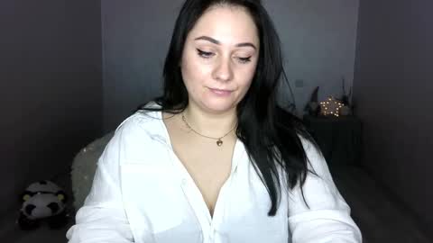 Snapshot of emelyblum chatting on March 5, 5:18 am Emely online show from March 5, 5:18 am