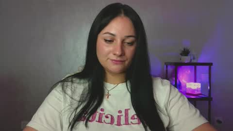 Snapshot of emelyblum chatting on September 8, 9:58 pm Emely online show from September 8, 9:58 pm