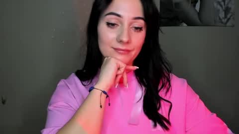 Snapshot of emelyblum chatting on December 4, 3:09 am Emely online show from December 4, 3:09 am