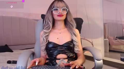 Danna online show from November 16, 2:46 am