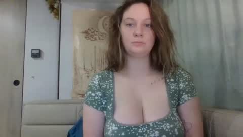 Snapshot of emerieskye chatting on September 24, 3:41 pm EmerieSkye online show from September 24, 3:41 pm