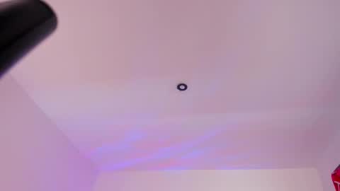 Emi online show from December 15, 6:48 pm