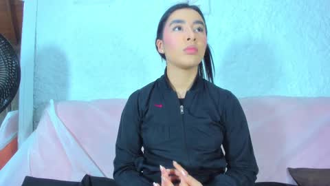 Snapshot of emiily_s chatting on March 1, 12:01 pm Emily online show from March 1, 12:01 pm
