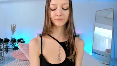 Snapshot of emilake chatting on September 13, 6:49 am emilake online show from September 13, 6:49 am