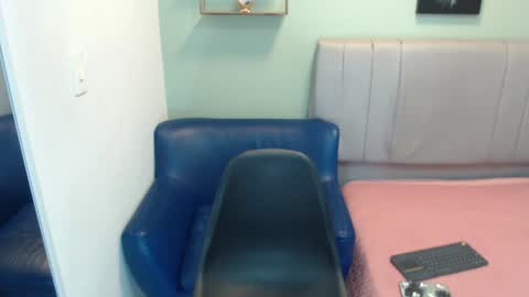 Snapshot of emilee_star chatting on December 31, 3:31 pm Emilee online show from December 31, 3:31 pm