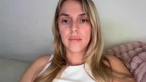 emilelovesyou online show from April 25, 1:41 pm