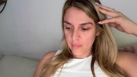 emilelovesyou online show from April 25, 1:35 pm