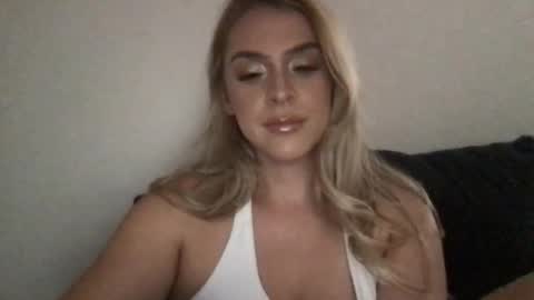 emilelovesyou online show from October 22, 7:22 am