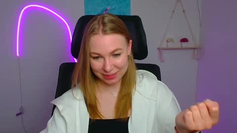 Emilia online show from April 18, 7:58 pm