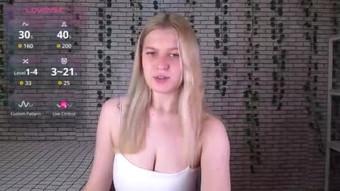 Snapshot of emiliaduchess chatting on September 24, 10:44 am Amili online show from September 24, 10:44 am