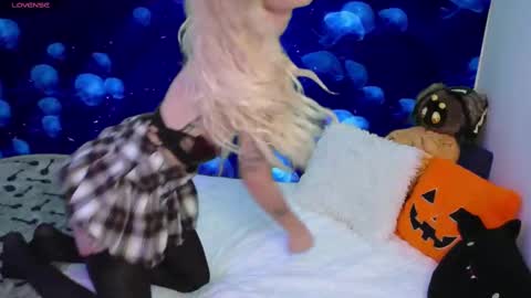 EmiliaMoon online show from October 7, 7:10 pm