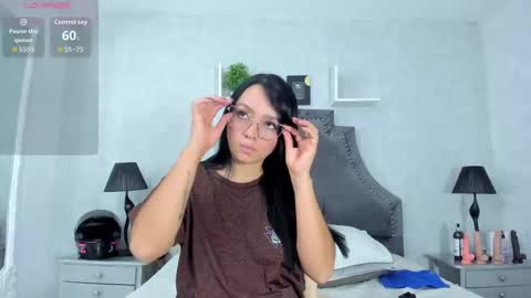 Snapshot of emiliarose_ chatting on October 7, 10:39 pm EmiliaRose online show from October 7, 10:39 pm