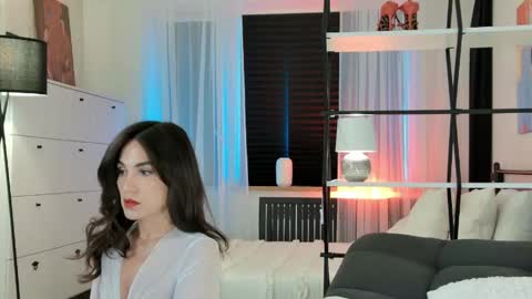 Emiljanna online show from May 17, 2:15 pm