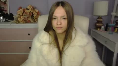 Emilly online show from November 18, 7:44 am