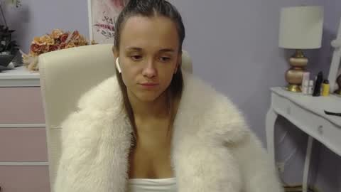 Emilly online show from November 12, 8:16 am