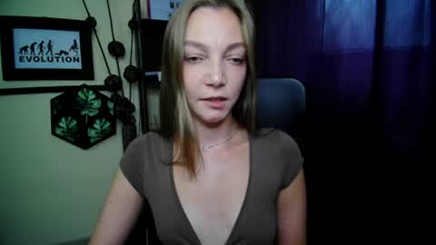 Emilly online show from July 28, 6:20 pm