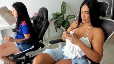 Snapshot of emillybrowm chatting on October 15, 2:40 pm Emilly online show from October 15, 2:40 pm