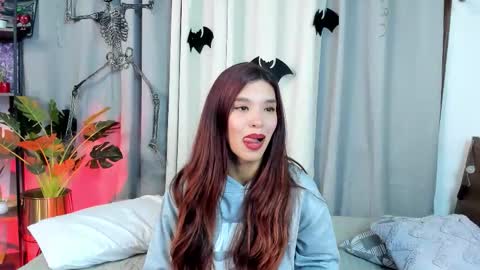 Snapshot of emillygonzalez chatting on October 23, 5:42 am . . online show from October 23, 5:42 am