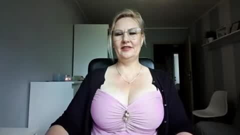 EmillyLove online show from June 16, 8:18 am
