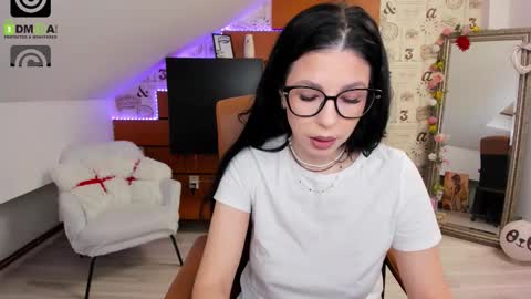 EmillyTaylor online show from February 12, 5:11 am