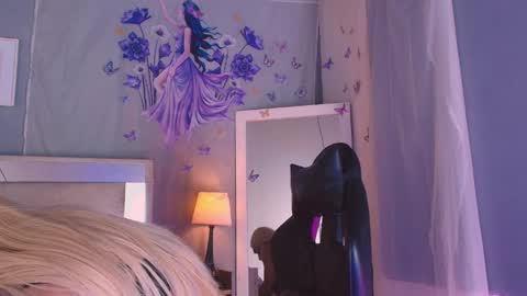 emily_castillo1_ online show from April 8, 5:21 am