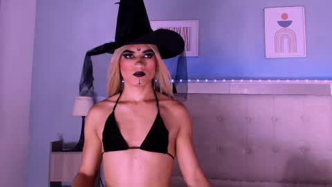 Snapshot of emily_castillo_1 chatting on October 4, 5:27 am emily_castillo_1 online show from October 4, 5:27 am
