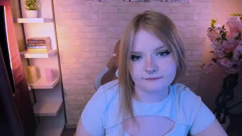emily_coyness online show from April 12, 12:53 pm