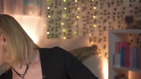 Em -  online show from December 2, 1:29 am