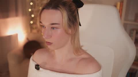 Em -  online show from December 20, 10:22 pm