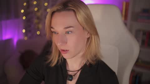 Em -  online show from January 16, 10:44 pm