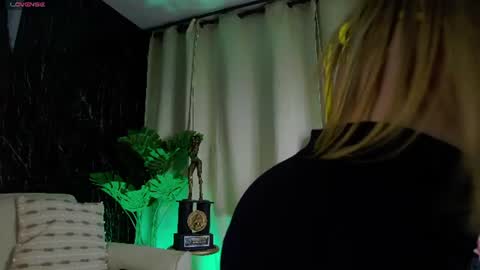 Emily foxx01 online show from June 14, 12:32 am