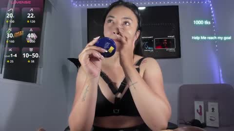 emily_palmeer online show from April 3, 7:37 am