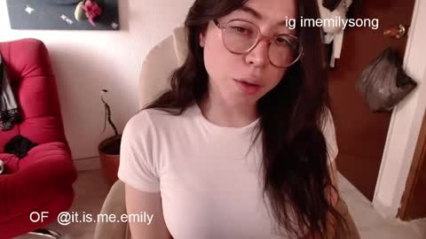 emily_pearl_ online show from April 3, 9:22 pm