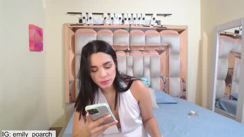 Snapshot of emily_poarch chatting on February 17, 11:22 pm emily online show from February 17, 11:22 pm