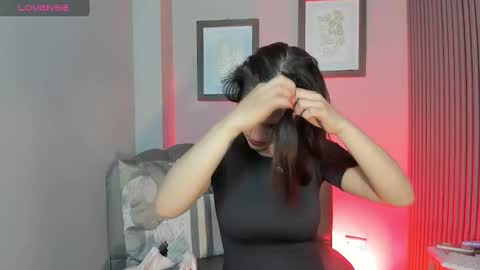 Snapshot of emily_roberts1 chatting on September 30, 1:32 pm Emily online show from September 30, 1:32 pm
