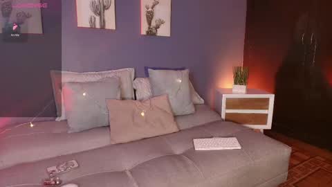 Snapshot of emily_roberts1 chatting on October 10, 5:02 am Emily online show from October 10, 5:02 am