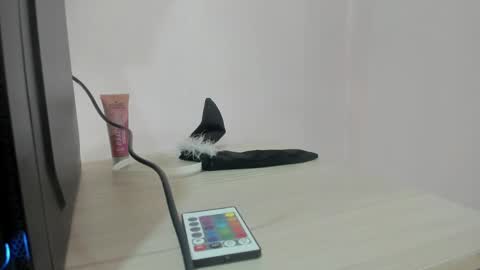 Snapshot of emily_sweett12 chatting on February 28, 12:09 pm Emily online show from February 28, 12:09 pm