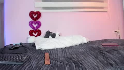 Snapshot of emily_sweett12 chatting on February 21, 7:21 pm Emily online show from February 21, 7:21 pm