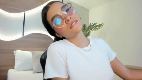 emily_tolson online show from December 2, 7:12 pm