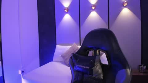 emily_tolson online show from June 3, 7:52 pm