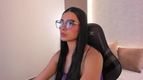 emily_tolson online show from March 11, 8:01 pm