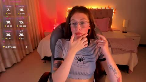 Snapshot of emily_warren__ chatting on October 15, 8:09 pm emily_warren__ online show from October 15, 8:09 pm