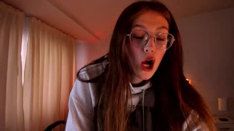 Snapshot of emily_warren__ chatting on September 30, 9:03 pm emily_warren__ online show from September 30, 9:03 pm