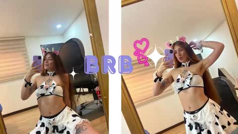 Snapshot of emily_warren__ chatting on September 18, 8:46 pm emily_warren__ online show from September 18, 8:46 pm