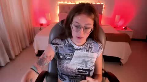 Snapshot of emily_warren__ chatting on October 3, 9:45 pm emily_warren__ online show from October 3, 9:45 pm
