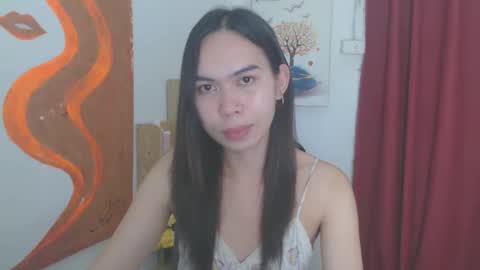 emily_xo143 online show from May 12, 3:21 pm