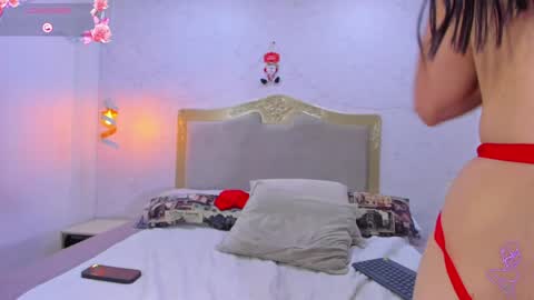 Snapshot of emilycastro_ chatting on December 23, 5:32 pm Emily online show from December 23, 5:32 pm