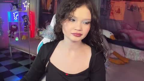 Emilyhaves online show from January 6, 8:07 am