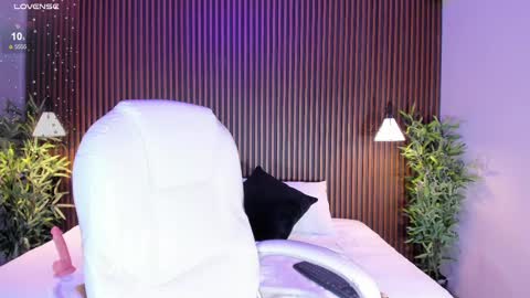 Emily  online show from March 6, 4:30 am