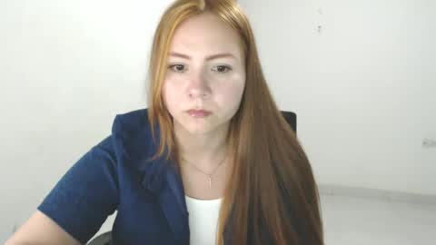 Snapshot of emilycute_18 chatting on December 4, 6:55 pm emily online show from December 4, 6:55 pm